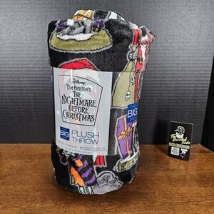 Disney The Nightmare Before Christmas Plush Throw - Black and Red